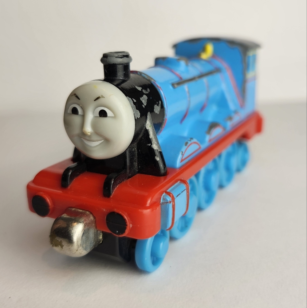 GORDON  2002 Take-N-Play Diecast Train from Thomas ( track take and play )